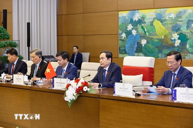 Chủ tịch Quốc hội Trần Thanh Mẫn và thành viên đoàn Việt Nam tại cuộc hội kiến Thủ tướng Thái Lan Paetongtarn Shinawatra. (Ảnh: Doãn Tấn/TTXVN) ttxvn-chu-tich-quoc-hoi-tran-thanh-man-hoi-kien-thu-tuong-thai-lan-paetongtarn-shinawatra-1505-10.jpg