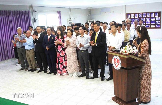 Lễ dâng hương kỷ niệm 135 năm Ngày sinh Chủ tịch Hồ Chí Minh tại Thủ đô Phnom Penh, sáng 18/5/2025. (Ảnh: Hoàng Minh/TTXVN) ttxvn-bac-ho-campuchia-3.jpg