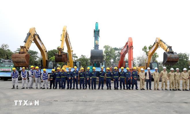 Dự án cầu Tứ Liên chính thức khởi công. (Ảnh: Quốc Khánh/TTXVN) ttxvn-du-an-cau-tu-lien.jpg