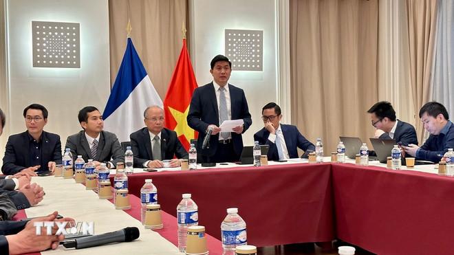 Ông Trần Mạnh Hùng, Trưởng đại diện Văn phòng Khoa học Công nghệ Việt Nam tại Pháp phát biểu khai mạc buổi lễ ra mắt VietNuc. (Ảnh: Thu Hà/TTXVN) ttxvn-1905-vietnuc-chuyen-gia-dien-hat-nhan-2.jpg