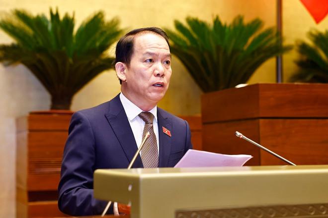 Chủ nhiệm Ủy ban Pháp luật và Tư pháp Hoàng Thanh Tùng đã trình bày Báo cáo thẩm tra dự thảo Nghị quyết. (Ảnh: TTXVN) potal-quoc-hoi-thao-luan-ve-du-an-luat-sua-doi-bo-sung-mot-so-dieu-cua-luat-doanh-nghiep-8042567.jpg