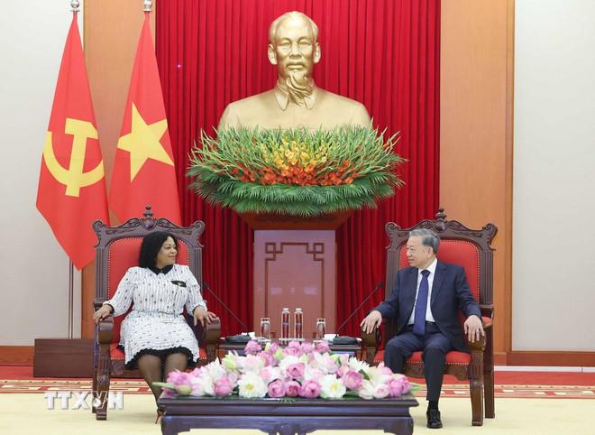 Tổng Bí thư Tô Lâm tiếp bà Nomvula Mokonyane, Phó Tổng thư ký thứ nhất Đảng Đại hội Dân tộc Phi (ANC), Nam Phi. (Ảnh: Thống Nhất/TTXVN) ttxvn-2005-tong-bi-thu-dang-dan-toc-phi-2.jpg