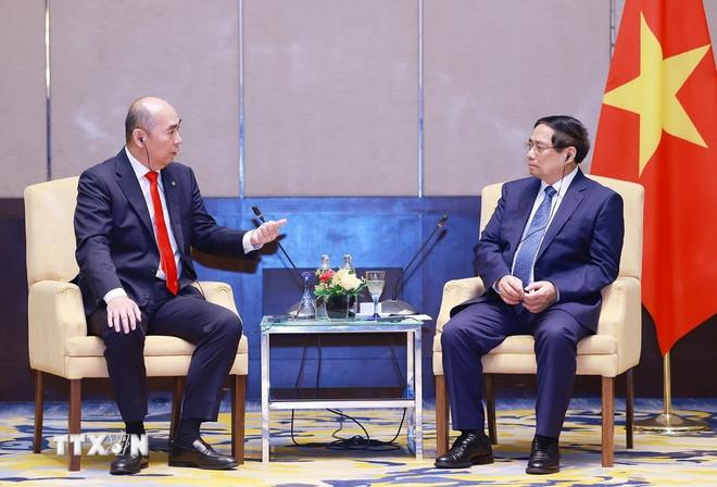Thủ tướng Phạm Minh Chính tiếp Chủ tịch Hiệp hội Thương mại và Công nghiệp Hoa kiều tại Malaysia Datuk Ng Yih Pyng. (Ảnh: Dương Giang/TTXVN) ttxvn-thu-tuong-tiep-lanh-dao-mot-so-tap-doan-hang-dau-malaysia-5.jpg