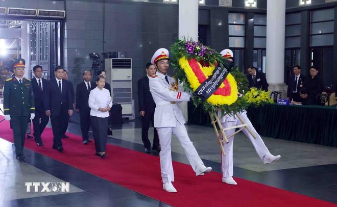 Đoàn đại biểu cấp cao Đảng Nhân dân Campuchia do Phó Chủ tịch Đảng Nhân dân Campuchia, Chủ tịch Hội đồng quốc gia mặt trận đoàn kết phát triển Tổ quốc Campuchia, Chủ tịch Hội Hữu nghị Campuchia-Việt Nam Men Sam An dẫn đầu đến viếng nguyên Chủ tịch nước Trần Đức Lương. (Ảnh: TTXVN) ttxvn-men-sam-an.jpg
