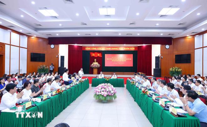 Quang cảnh buổi làm việc. (Ảnh: Phương Hoa/TTXVN) ttxvn-tong-bi-thu-to-lam-lam-viec-voi-ban-to-chuc-trung-uong-2705-6.jpg