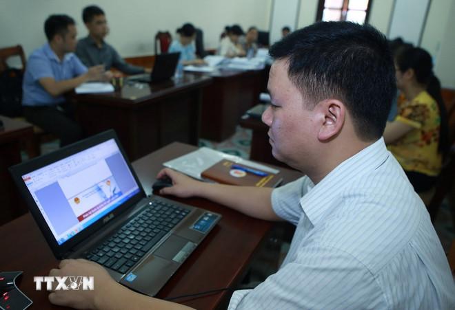 Hoạt động nghiệp vụ tại Kiểm toán Nhà nước khu vực 10. (Ảnh: Hoàng Hùng/TTXVN) ttxvn-kiem-toan-2.jpg