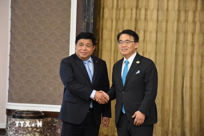 Phó Thủ tướng Chính phủ Nguyễn Chí Dũng tiếp Thống đốc tỉnh Aichi Omura Hideaki. (Ảnh: Nguyễn Tuyến/TTXVN) ttxvn-hoat-dong-cua-pho-thu-tuong-nguyen-chi-dung-tai-nhat-ban6.jpg