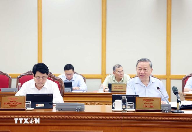 ttxvn-tong-bi-thu-chu-tri-hop-bo-chinh-tri-ve-tien-do-sap-xep-to-chuc-bo-may-va-don-vi-hanh-chinh-0606-3.jpg