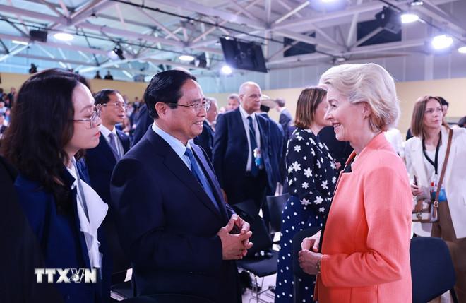 Thủ tướng Phạm Minh Chính gặp Chủ tịch Ủy ban châu Âu Ursula von der Leyen. (Ảnh: Dương Giang/TTXVN) ttxvn-thu-tuong.jpg