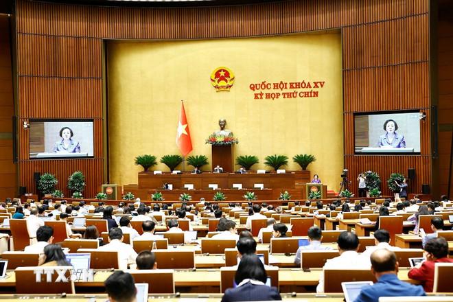 Bộ trưởng Bộ Nội vụ Phạm Thị Thanh Trà trình bày Tờ trình về việc sắp xếp đơn vị hành chính cấp tỉnh năm 2025. (Ảnh: Doãn Tấn/TTXVN) ttxvn-quoc-hoi-nghe-bao-cao-ve-viec-sap-xep-don-vi-hanh-chinh-va-mot-so-du-an-luat-quan-trong-1106-1.jpg
