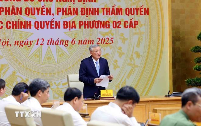 Phó Thủ tướng Thường trực Chính phủ Nguyễn Hòa Bình phát biểu. (Ảnh: Phạm Kiên/TTXVN) ttxvn-cong-bo-nghi-dinh-ve-phan-cap-phan-quyen-khi-to-chuc-chinh-quyen-dia-phuong-2-cap-1206-2.jpg