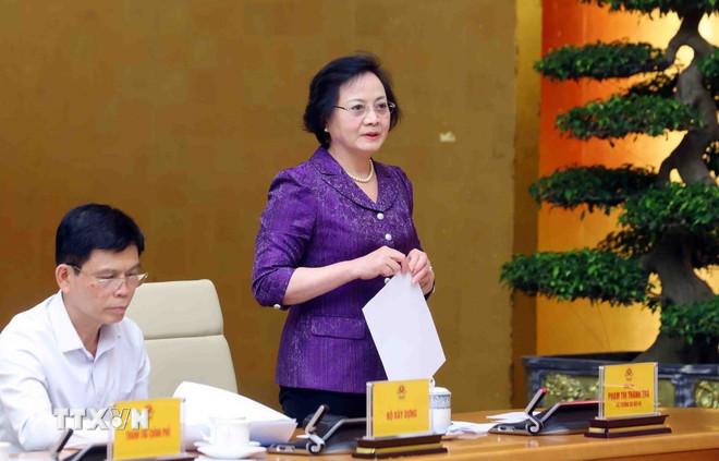 Bộ trưởng Bộ Nội vụ Phạm Thị Thanh Trà phát biểu. (Ảnh: Phạm Kiên/TTXVN) ttxvn-cong-bo-nghi-dinh-ve-phan-cap-phan-quyen-khi-to-chuc-chinh-quyen-dia-phuong-2-cap-1206-3.jpg