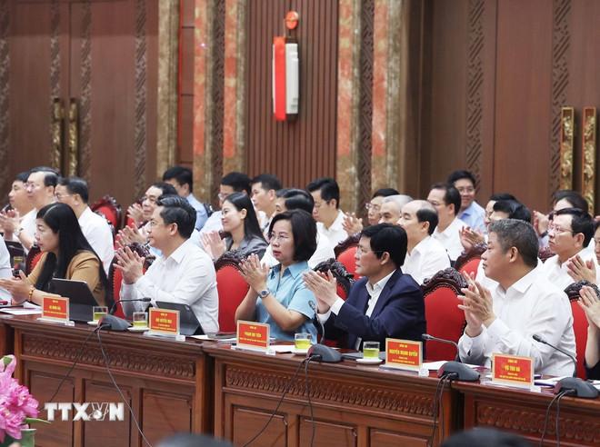 Các đại biểu dự buổi làm việc. (Ảnh: TTXVN) ttxvn-tong-bi-thu-to-lam-thanh-uy-ha-noi-9.jpg