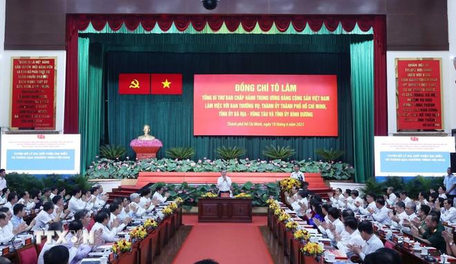 Tổng Bí thư Tô Lâm chủ trì buổi làm việc. (Ảnh: Thống Nhất/TTXVN) ttxvn-tong-bi-thu-lam-viec-voi-ban-thuong-vu-thanh-uy-tp-ho-chi-minh-tinh-uy-ba-ria-vung-tau-binh-duong-1806-3.jpg