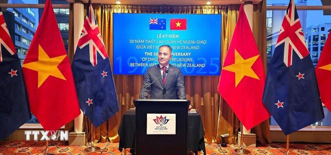 Đại sứ Việt Nam tại New Zealand Phan Minh Giang phát biểu tại tại Lễ Kỷ niệm 50 năm thiết lập quan hệ ngoại giao Việt Nam-New Zealand. (Ảnh: TTXVN phát) ttxvn-potal-le-ky-niem-50-nam-thiet-lap-quan-he-ngoai-giao-viet-nam-new-zealand-8099307.jpg