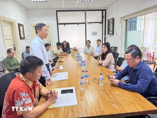 Đại sứ Trần Phước Anh phát biểu tại buổi trao đổi. (Ảnh: Ngọc Khương/TTXVN) ttxvn-ky-niem-100-nam-bao-chi-cach-mang-tai-singapore-1.jpg