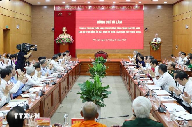 Tổng Bí thư Tô Lâm phát biểu. (Ảnh: Thống Nhất/TTXVN) ttxvn-tong-bi-thu-to-lam-lam-viec-voi-dang-uy-mat-tran-to-quoc-cac-doan-the-trung-uong-2306-3.jpg