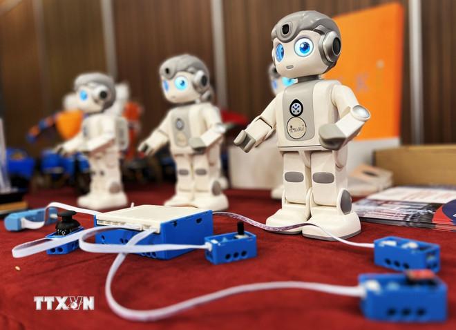 Sản phẩm công nghệ và đổi mới sáng tạo được trưng bày tại một hội thảo về khoa học công nghệ và đổi mới sáng tạo trình độ quốc tế tại Cần Thơ. (Ảnh: Ánh Tuyết/TTXVN) ttxvn-doi-moi-sang-tao-2.jpg