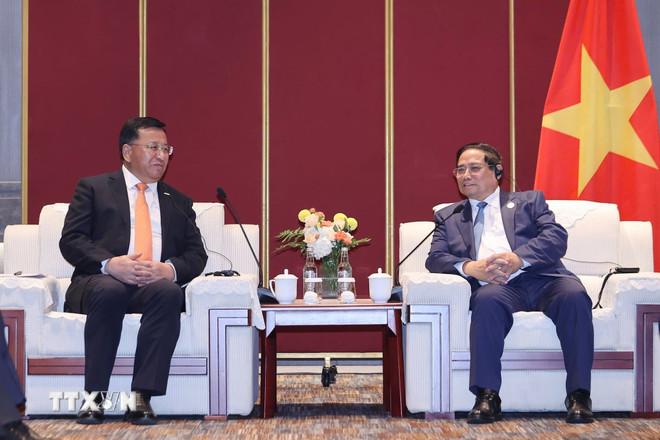 Thủ tướng Phạm Minh Chính tiếp ông Đới Hòa Căn, Chủ tịch Hội đồng quản trị Tập đoàn Xây dựng công trình đường sắt Trung Quốc (CRCC). (Ảnh: Dương Giang/TTXVN) ttxvn-thu-tuong-tap-daon-trung-quoc-3.jpg