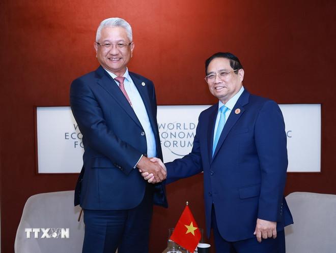 Thủ tướng Phạm Minh Chính tiếp ông Brand Cheng, Chủ tịch kiêm Tổng Giám đốc điều hành Công ty Foxconn Industrial Internet, thành viên của Tập đoàn Foxconn. (Ảnh: Dương Giang/TTXVN) ttxvn-2506-thu-tuong-tiep-tap-doan-4.jpg