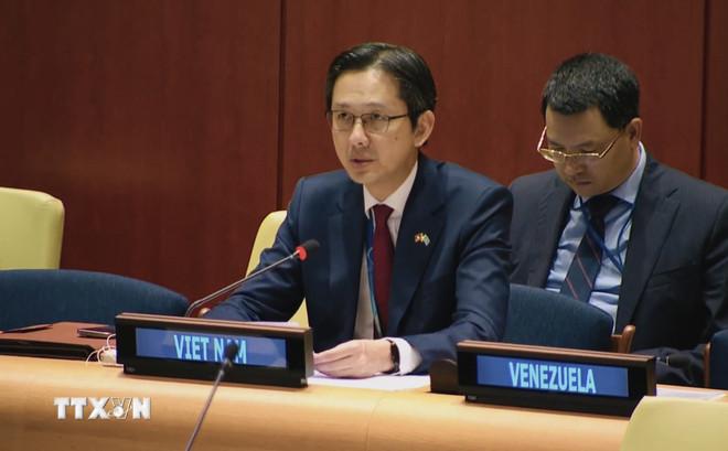 Đại sứ Đỗ Hùng Việt, Trưởng Phái đoàn thường trực Việt Nam tại Liên hợp quốc, phát biểu tại phiên thảo luận về hòa bình ở châu Phi. (Ảnh: Hoài Thanh/TTXVN) ttxvn-do-hung-viet-1.jpg