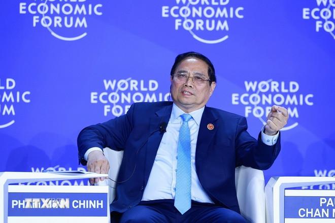 Thủ tướng Phạm Minh Chính thảo luận cùng diễn giả và khách mời tại Phiên thảo luận “Thế kỷ của châu Á có đang gặp thách thức?” (Ảnh: Dương Giang/TTXVN) ttxvn-pham-minh-chinh-wef.jpg