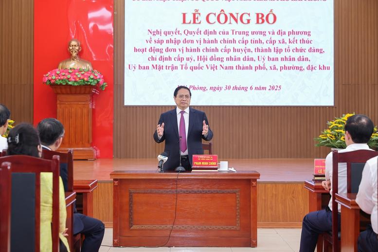 Thủ tướng: Tuyệt đối không để người dân "sợ hay ngại" khi đến cơ quan công quyền- Ảnh 5. Thủ tướng: Tuyệt đối không để người dân "sợ hay ngại" khi đến cơ quan công quyền- Ảnh 5.