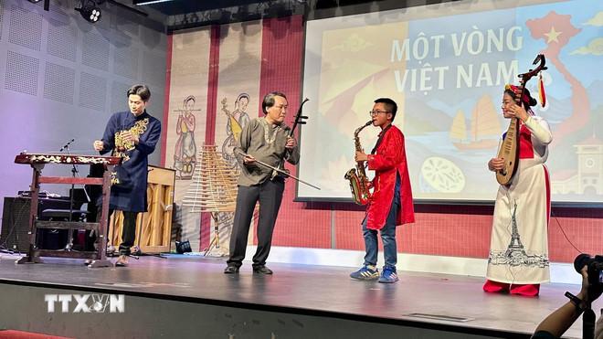 ttxvn-bonjour-vietnam-2025-noi-the-he-tre-nguoi-viet-ke-chuyen-van-hoa-dan-toc3.jpg