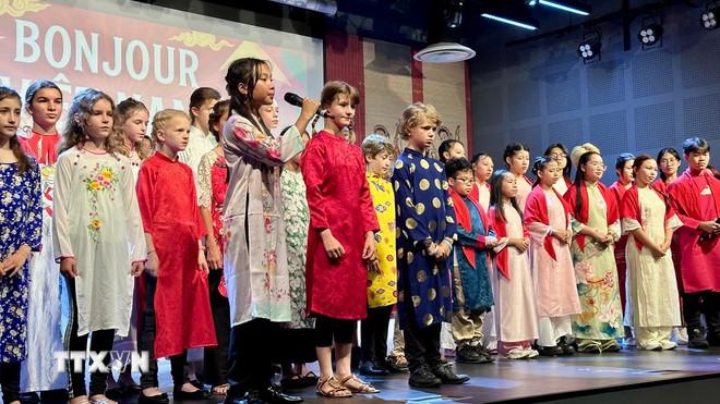 ttxvn-bonjour-vietnam-2025-noi-the-he-tre-nguoi-viet-ke-chuyen-van-hoa-dan-toc2.jpg