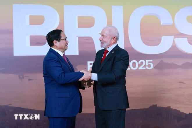 Tổng thống Cộng hòa Liên bang Brazil Lula da Silva đón Thủ tướng Phạm Minh Chính. (Ảnh: Dương Giang/TTXVN) ttxvn-tong-thong-brazil-don-thu-tuong-pham-minh-chinh-3.jpg