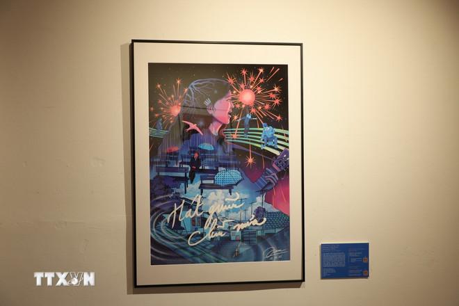 Poster giới thiệu phim "Hát giữa chiều mưa" (1990) - một bộ phim nhạc kịch của đạo diễn Trần Phương. (Ảnh: Phong Hà/TTXVN) ttxvn-lien-hoa-phim-viet-nam-tai-anh-2.jpg