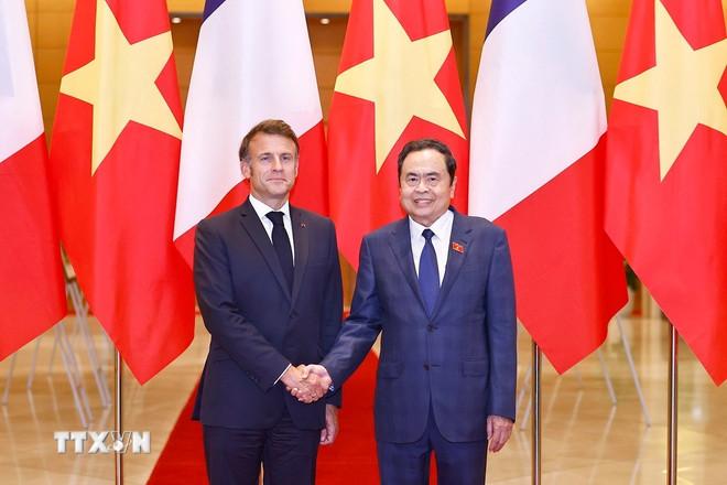 Chủ tịch Quốc hội Trần Thanh Mẫn hội kiến Tổng thống Pháp Emmanuel Macron. (Ảnh: Doãn Tấn/TTXVN) ttxvn-macron-tran-thanh-man.jpg