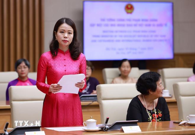 Thứ trưởng Bộ Ngoại giao Nguyễn Minh Hằng phát biểu. (Ảnh: Dương Giang/TTXVN) ttxvn-thu-tuong-gap-mat-cac-nha-ngoai-giao-nu-viet-nam-va-quoc-te-1007-4.jpg