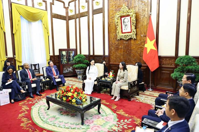 Phó Chủ tịch nước tiếp nữ phi hành gia gốc Việt đầu tiên bay vào không gian- Ảnh 2. Phó Chủ tịch nước tiếp nữ phi hành gia gốc Việt đầu tiên bay vào không gian- Ảnh 2.