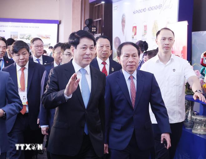 Chủ tịch nước Lương Cường dự Phiên khai mạc Kỳ họp lần thứ 3 Hội đồng Tư vấn Kinh doanh APEC (ABAC III). (Ảnh: Lâm Khánh/TTXVN) ttxvn-chu-tich-nuoc-luong-cuong-du-khai-mac-ky-hop-lan-thu-3-hoi-dong-tu-van-kinh-doanh-apec-8151577-4.jpg