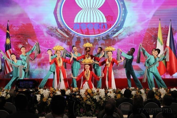 vna-potal-viet-nam-dong-gop-tich-cuc-chu-dong-va-co-trach-nhiem-vao-su-phat-trien-cua-asean-8164405.jpg