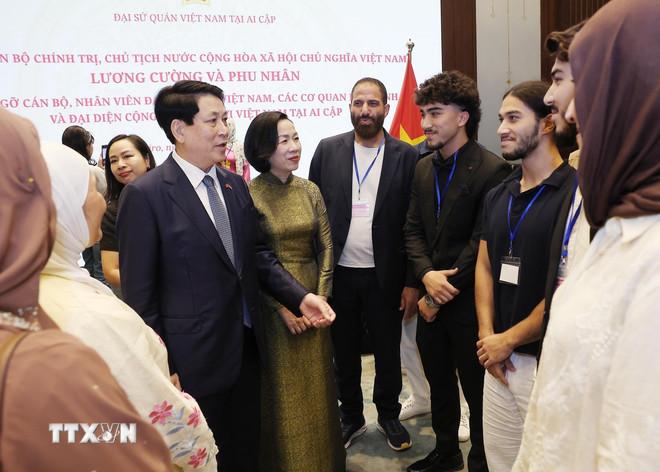 ttxvn-chu-tich-nuoc-gap-mat-dai-dien-cong-dong-nguoi-viet-nam-tai-ai-cap-1.jpg