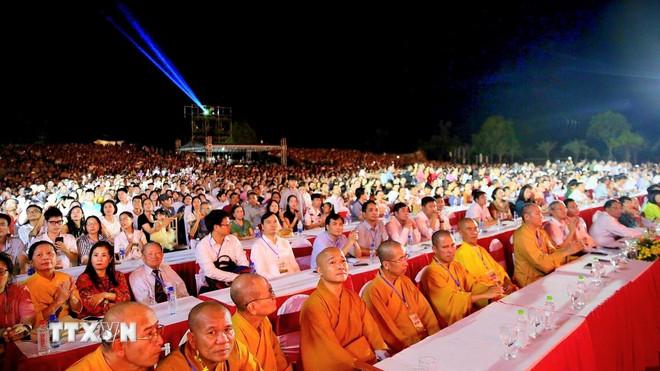 Lễ công bố giá trị nổi bật toàn cầu của Di sản Văn hóa Thế giới Yên Tử - Vĩnh Nghiêm - Côn Sơn, Kiếp Bạc thu hút đông đảo đại biểu, nhân dân, phật tử tham dự. (Ảnh: Thanh Vân/TTXVN) ttxvn-thu-tuong-du-le-cong-bo-di-san-van-hoa-the-gioi-yen-tu-vinh-nghiem-con-son-kiep-bac2.jpg