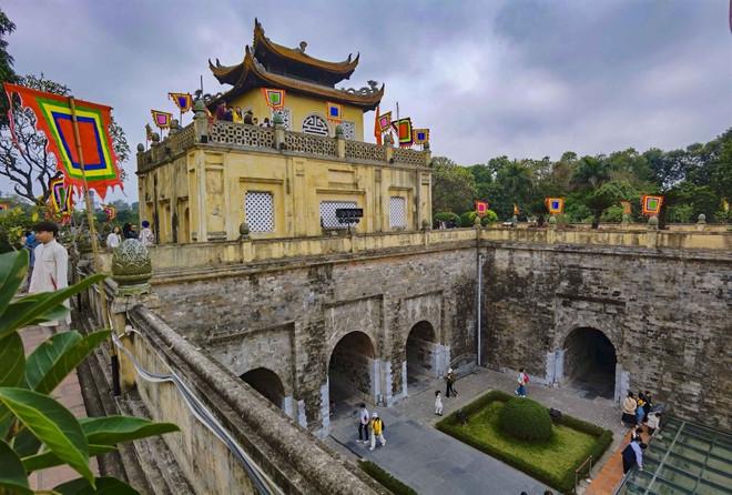 Không gian dẫn lối vào trung tâm di tích Hoàng Thành Thăng Long. (Ảnh: TTXVN) ttx-hoang-thanh-thang-long-tet-5.jpg
