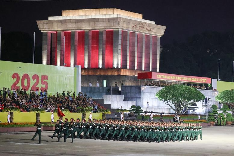 Tổng hợp luyện diễu binh, diễu hành A80 lần thứ nhất tại Quảng trường Ba Đình thành công tốt đẹp- Ảnh 4.