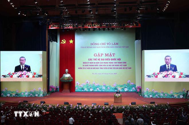 Tổng Bí thư Tô Lâm phát biểu. (Ảnh: Thống Nhất/TTXVN) ttxvn-tong-bi-thu-to-lam-gap-mat-cac-the-he-dai-bieu-quoc-hoi-8237708-2.jpg