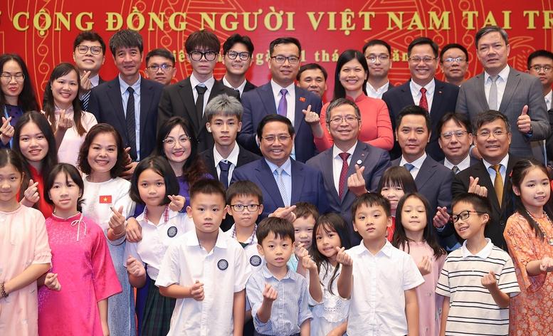 Thủ tướng chia sẻ với kiều bào tại Trung Quốc về không khí, tinh thần Quốc khánh trong nước- Ảnh 9. Thủ tướng chia sẻ với kiều bào tại Trung Quốc về không khí, tinh thần Quốc khánh trong nước- Ảnh 9.