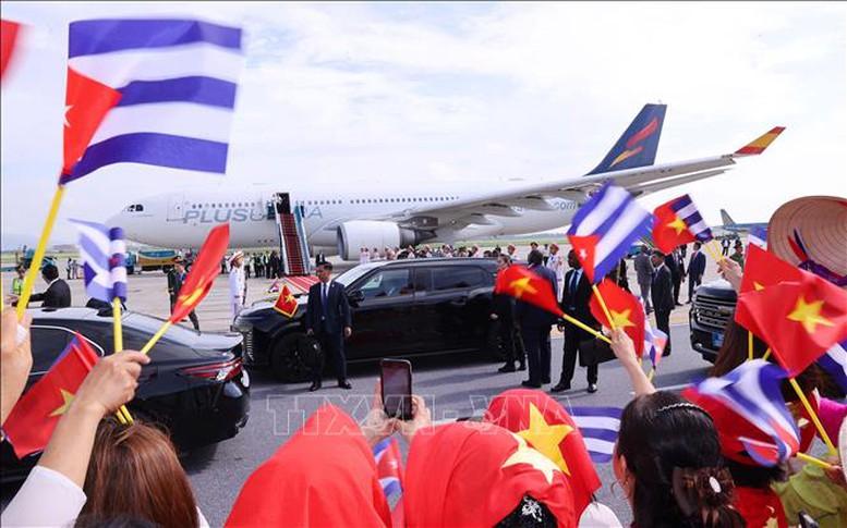 Bí thư thứ Nhất, Chủ tịch nước Cuba và Phu nhân đến Hà Nội, bắt đầu thăm cấp Nhà nước, dự Lễ kỷ niệm 80 năm Quốc khánh Việt Nam- Ảnh 5. Bí thư thứ Nhất, Chủ tịch nước Cuba và Phu nhân đến Hà Nội, bắt đầu thăm cấp Nhà nước, dự Lễ kỷ niệm 80 năm Quốc khánh Việt Nam- Ảnh 5.