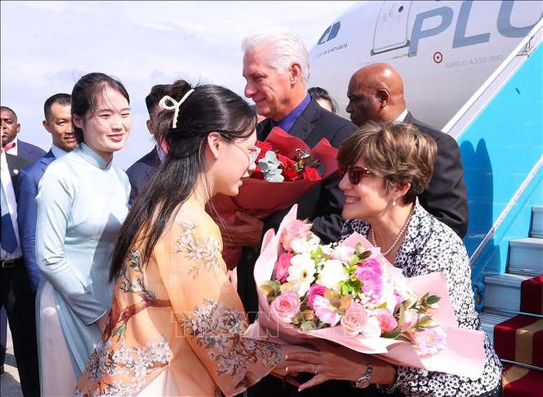 Bí thư thứ Nhất, Chủ tịch nước Cuba và Phu nhân đến Hà Nội, bắt đầu thăm cấp Nhà nước, dự Lễ kỷ niệm 80 năm Quốc khánh Việt Nam- Ảnh 2. Bí thư thứ Nhất, Chủ tịch nước Cuba và Phu nhân đến Hà Nội, bắt đầu thăm cấp Nhà nước, dự Lễ kỷ niệm 80 năm Quốc khánh Việt Nam- Ảnh 2.