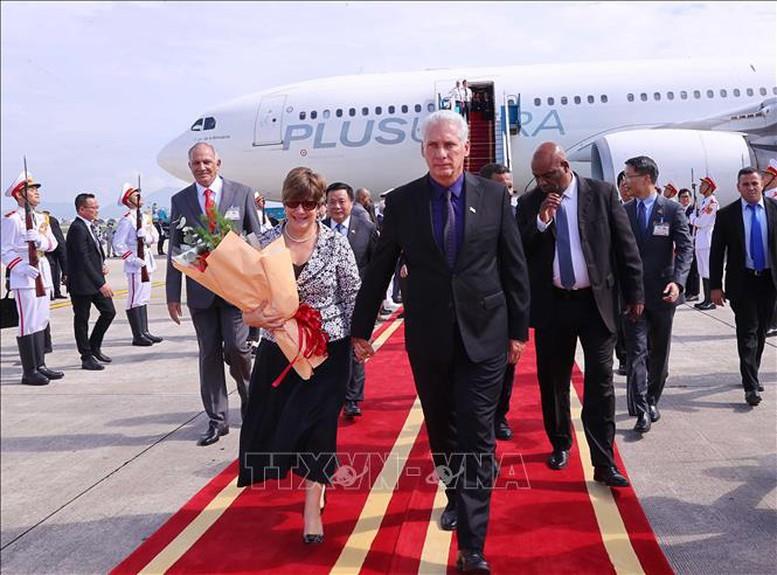 Bí thư thứ Nhất, Chủ tịch nước Cuba và Phu nhân đến Hà Nội, bắt đầu thăm cấp Nhà nước, dự Lễ kỷ niệm 80 năm Quốc khánh Việt Nam- Ảnh 3. Bí thư thứ Nhất, Chủ tịch nước Cuba và Phu nhân đến Hà Nội, bắt đầu thăm cấp Nhà nước, dự Lễ kỷ niệm 80 năm Quốc khánh Việt Nam- Ảnh 3.