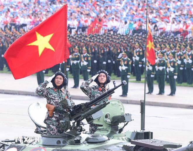 Chiến sỹ Khối xe Tăng thiết giáp trong Lễ diễu binh, diễu hành kỷ niệm 80 năm Cách mạng tháng Tám và Quốc khánh 2/9, tại Quảng trường Ba Đình sáng 2/9/2025. (Ảnh: TTXVN) ttxvn-80-nam-quoc-khanh-1.jpg