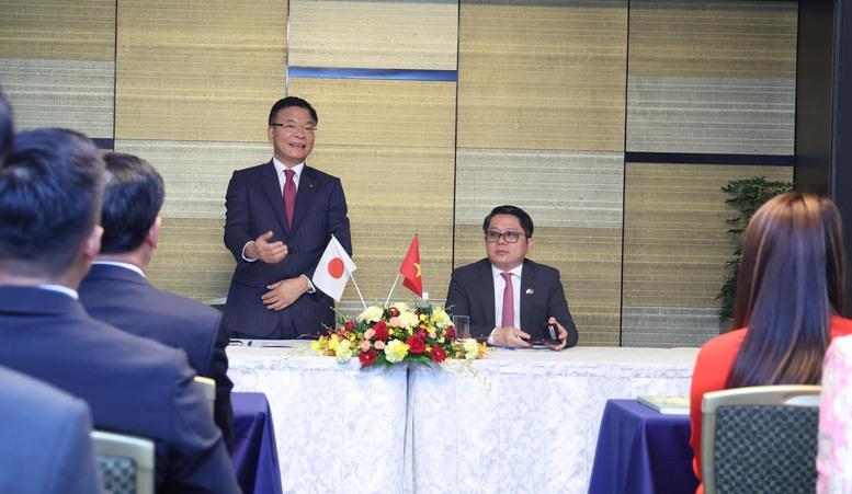 Phó Thủ tướng Lê Thành Long gặp mặt Cộng đồng người Việt Nam tại Kansai- Ảnh 4. Phó Thủ tướng Lê Thành Long gặp mặt Cộng đồng người Việt Nam tại Kansai- Ảnh 4.