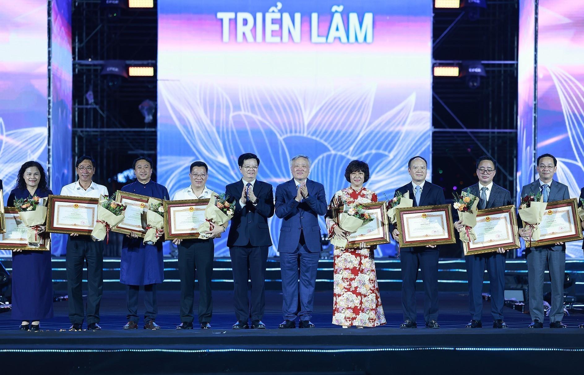 vna-potal-thu-tuong-du-le-be-mac-trien-lam-thanh-tuu-dat-nuoc-80-nam-hanh-trinh-doc-lap-tu-do-hanh-phuc-8276769.jpg