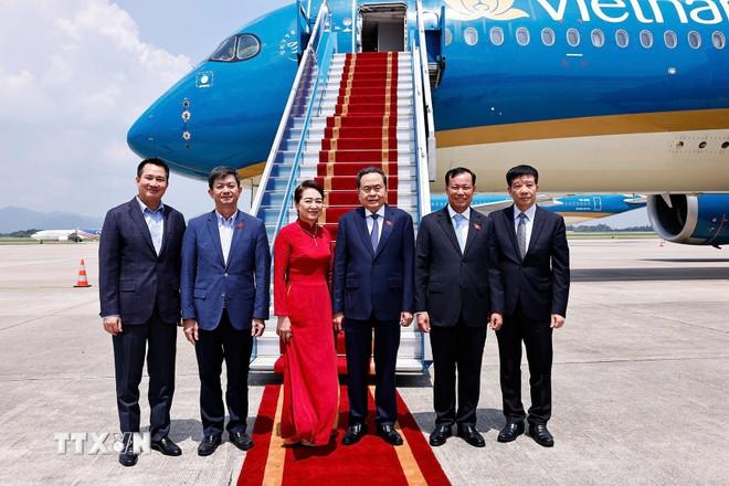 Lễ tiễn Chủ tịch Quốc hội Trần Thanh Mẫn và Phu nhân tại Sân bay Quốc tế Nội Bài, Hà Nội. (Ảnh: Doãn Tấn/TTXVN) ttxvn-chu-tich-quoc-hoi-va-phu-nhan-len-duong-tham-du-aipa-46-va-tham-chinh-thuc-malaysia-8277769-1.jpg