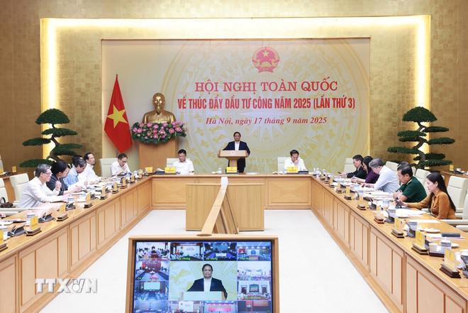 Thủ tướng Phạm Minh Chính chủ trì Hội nghị toàn quốc về thúc đẩy đầu tư công năm 2025 (lần thứ ba). (Ảnh: Dương Giang/TTXVN) ttxvn-thu-tuong-chu-tri-hoi-nghi-toan-quoc-ve-thuc-day-dau-tu-cong-nam-2025-lan-thu-ba-8279893-1.jpg